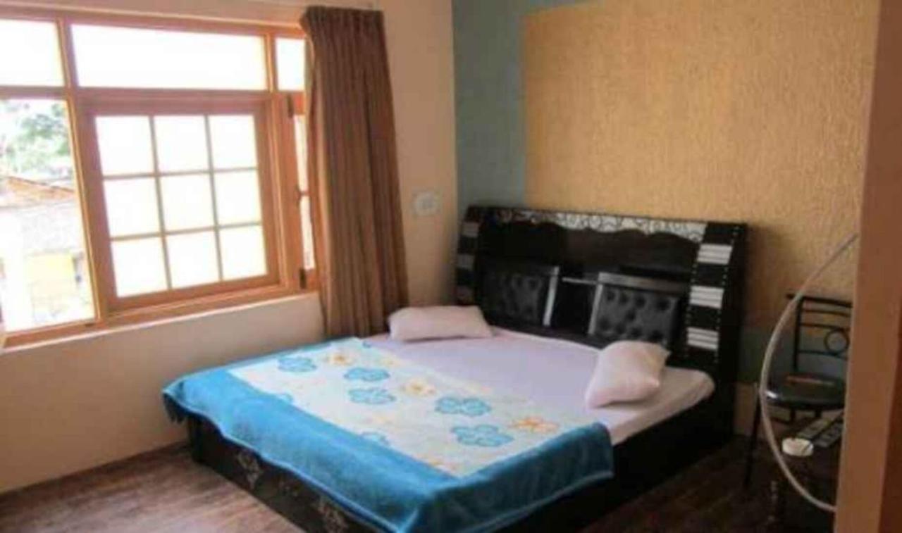 Hotel Grand City Heart Srinagar  Bagian luar foto