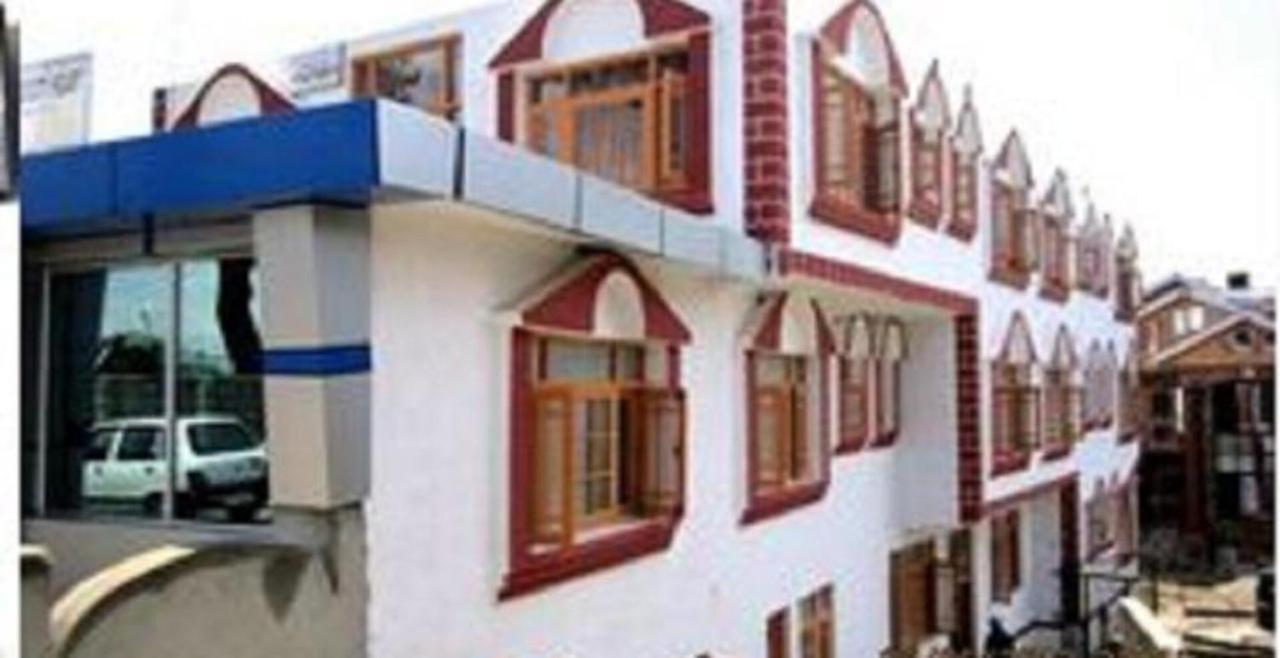 Hotel Grand City Heart Srinagar  Bagian luar foto