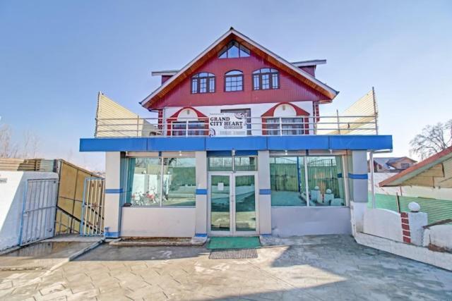 Hotel Grand City Heart Srinagar  Bagian luar foto