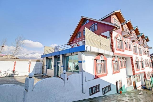 Hotel Grand City Heart Srinagar  Bagian luar foto